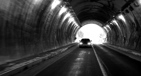 어둠에서 빛이 흘러나오는 소리