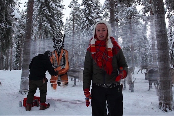 위 아 스틸 히어