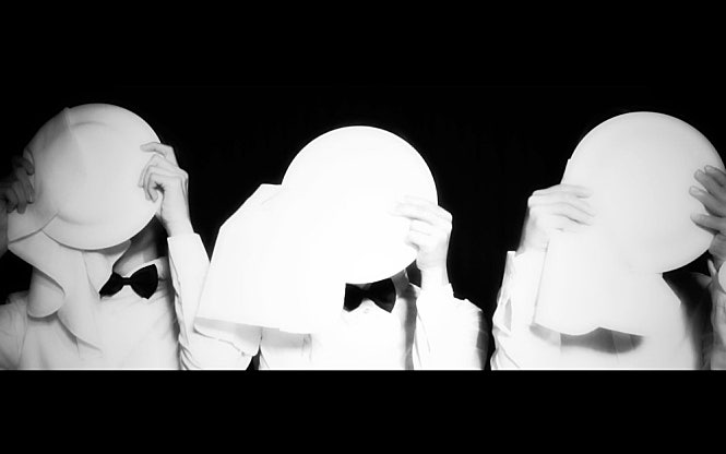 EARTHQUAKE : THE MOMENT LOVE BEGINS