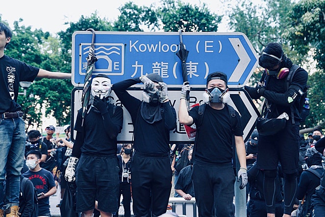 스탠드 위드 HK